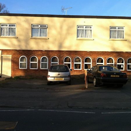 Hillingdon Lodge Exterior photo